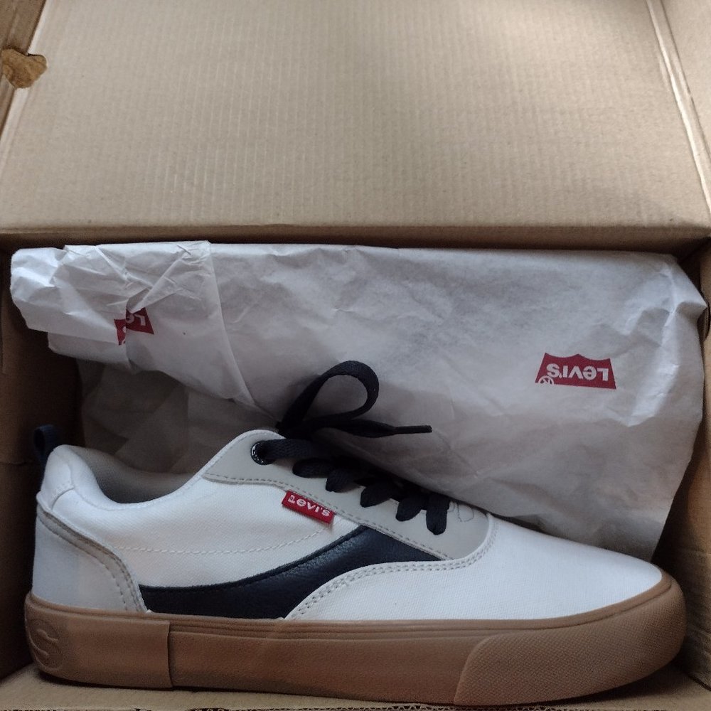 Levi's men's Lance canvas sneakers size 9